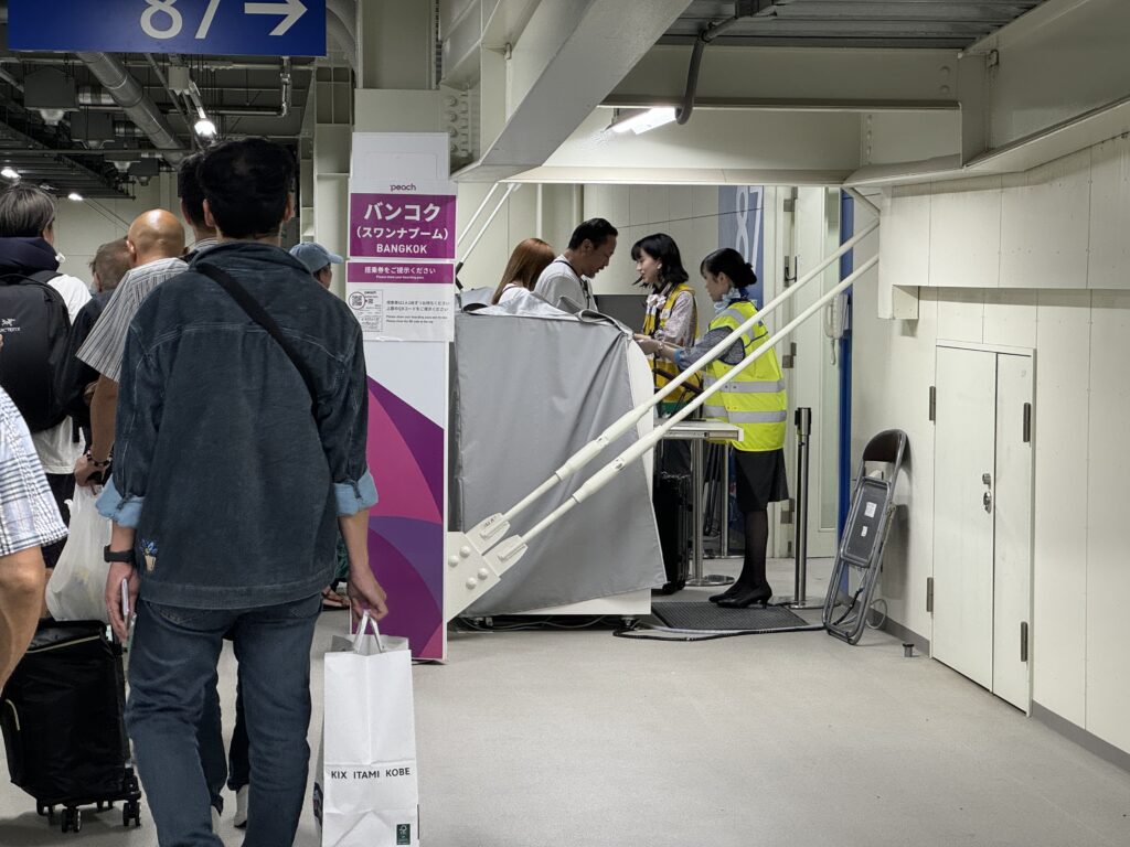 Peachでバンコク搭乗口パスポートチェック
