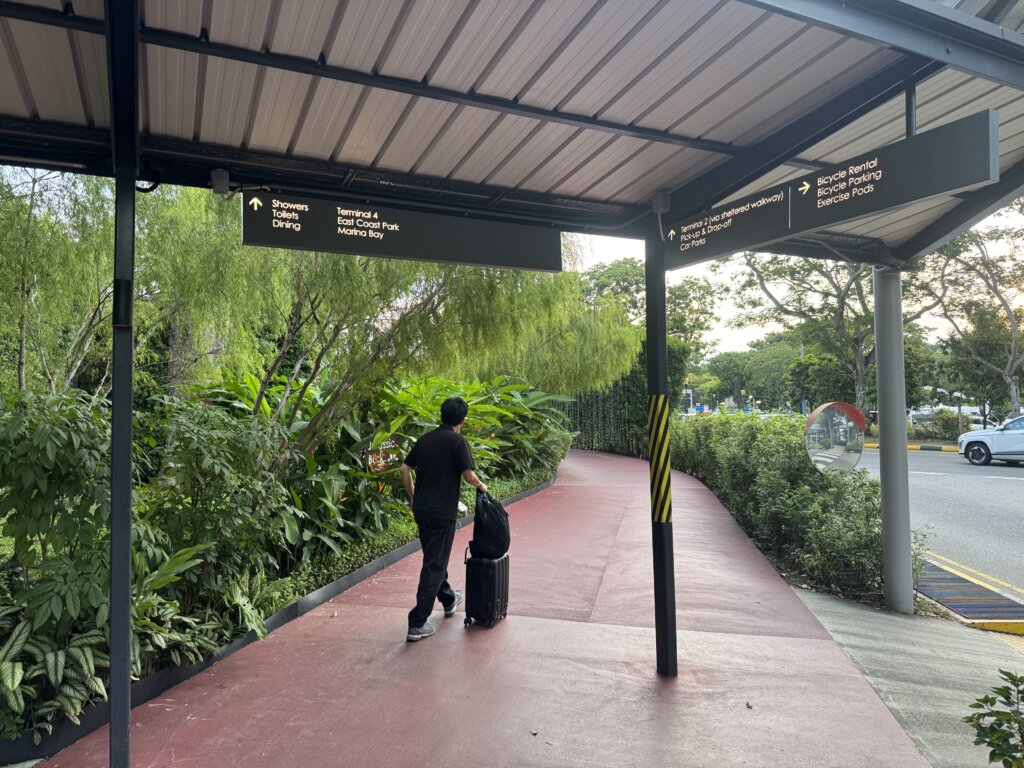 ターミナル2からの導線