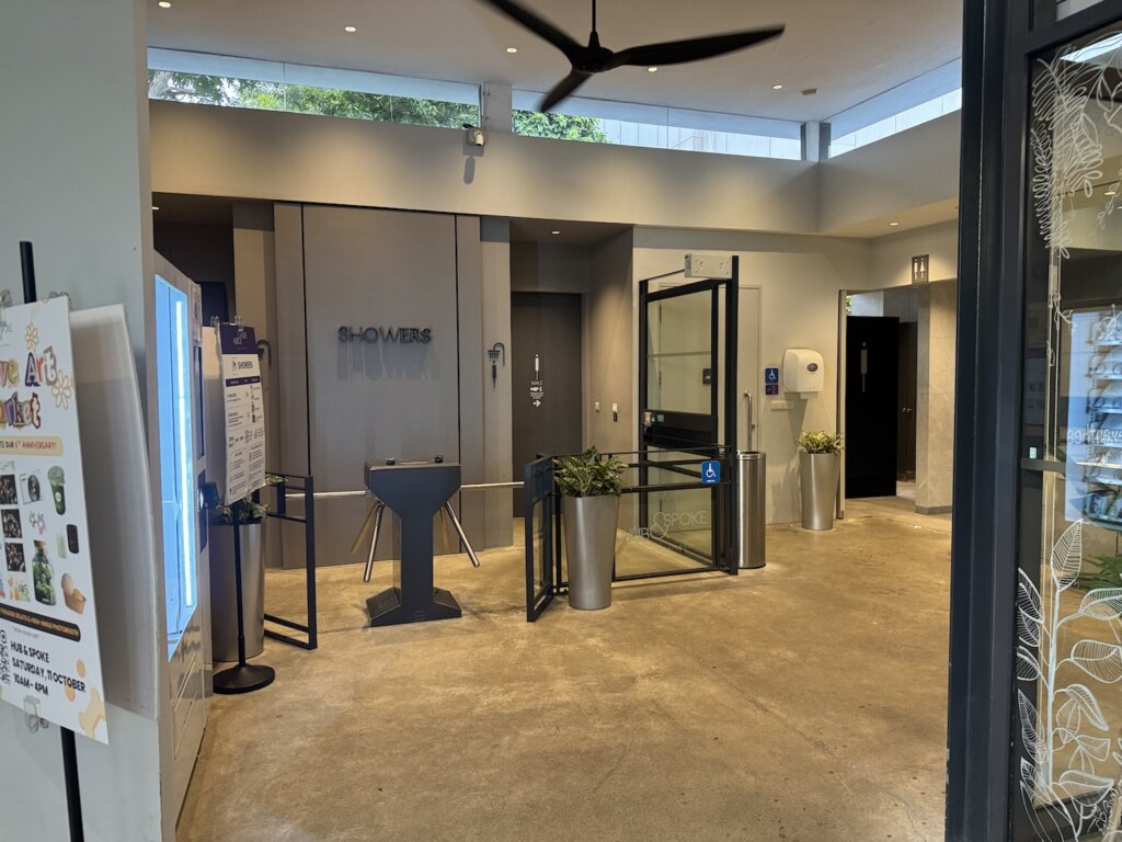 Hub & Spoke(ハブ&スポーク)シャワーブース入口ゲート